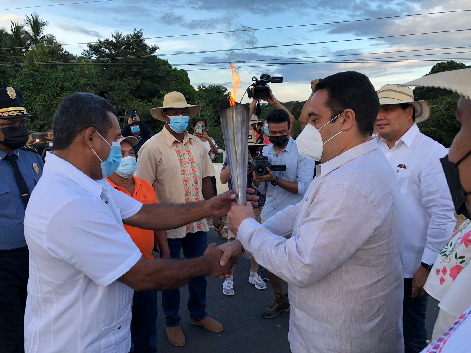 la-antorcha-del-bicentenario-sigue-recorriendo-en-herrera