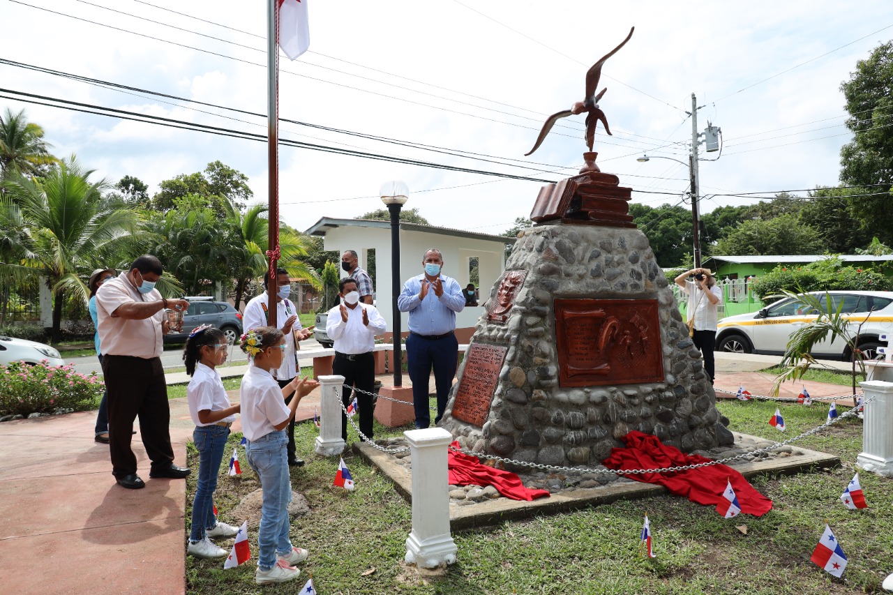 cabuyanos-inmortalizan-a-la-poeta-diana-moran
